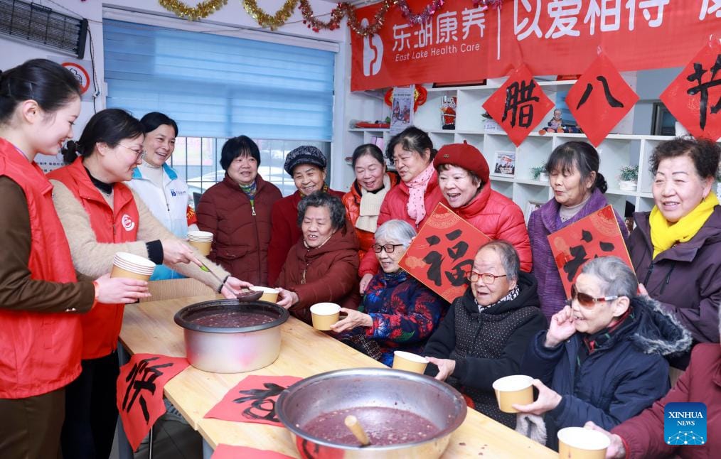 Various activities held across China to celebrate Laba Festival