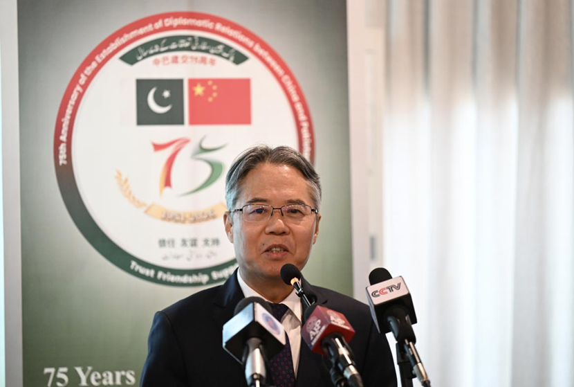 Ambassador Jiang Zaidong attended the award ceremony for the China-Pakistan 75th Anniversary Commemorative Badge Design Competition