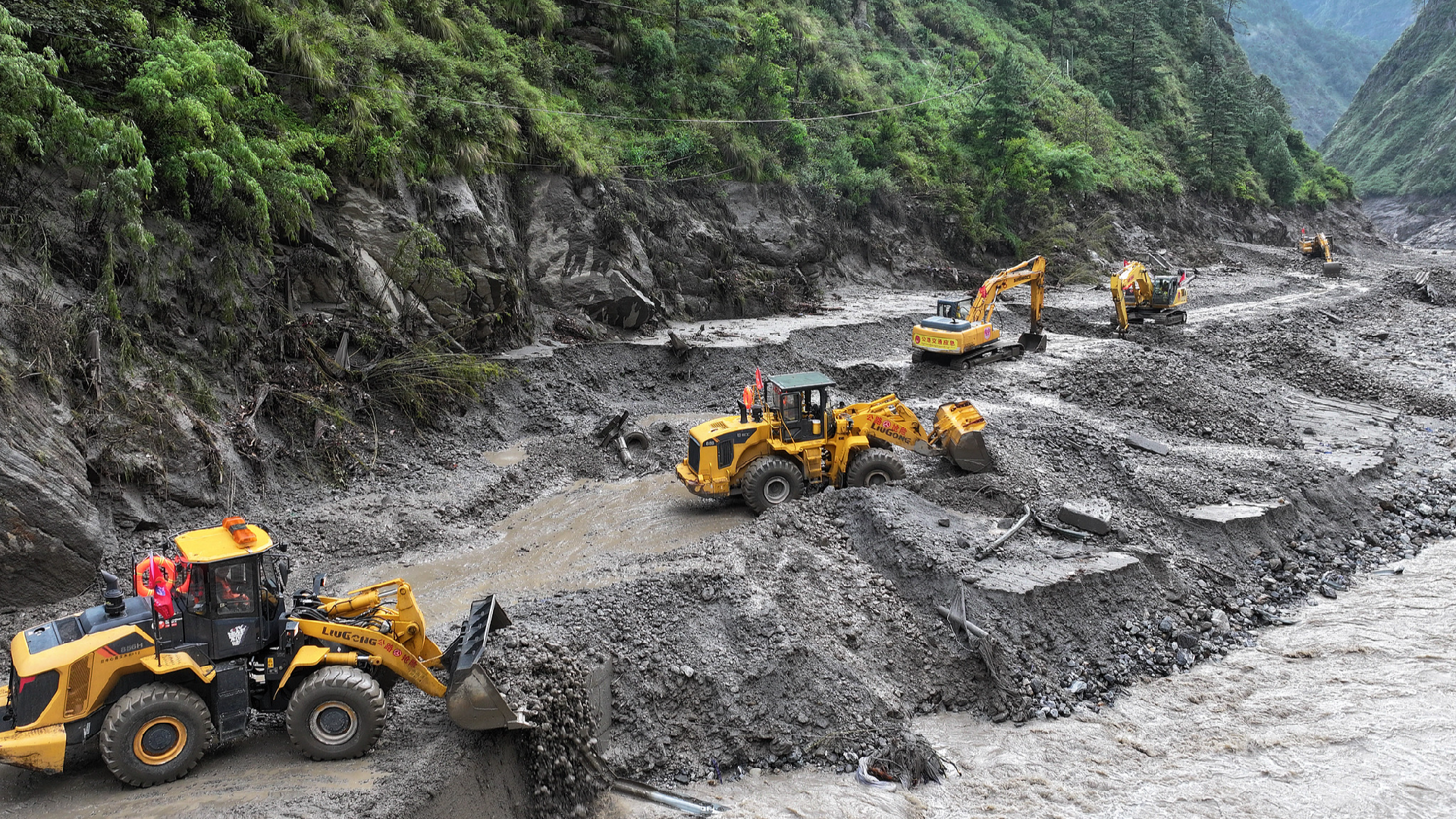 Xi chairs CPC leadership meeting on Gyirong County mudslide rescue efforts